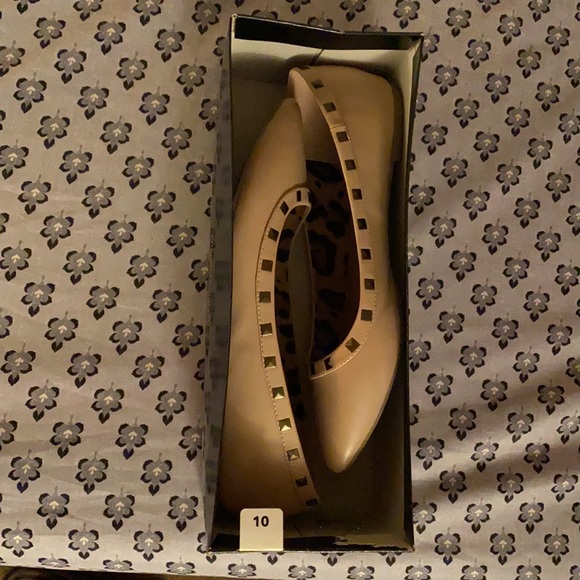 Flats - Picture 6 of 6